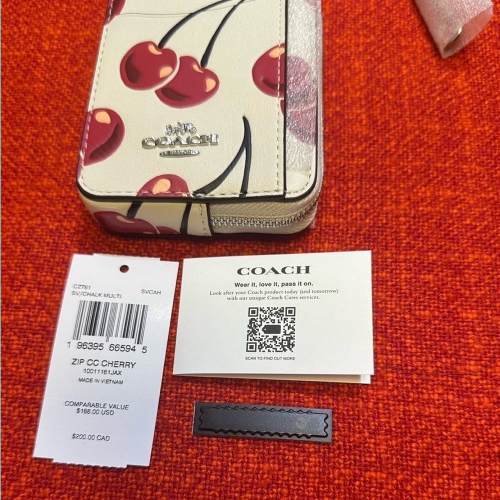 ❤️❤️❤️Coach zip card case with cherry print/silver tone hardware ❤️❤️❤️ - Picture 10 of 12